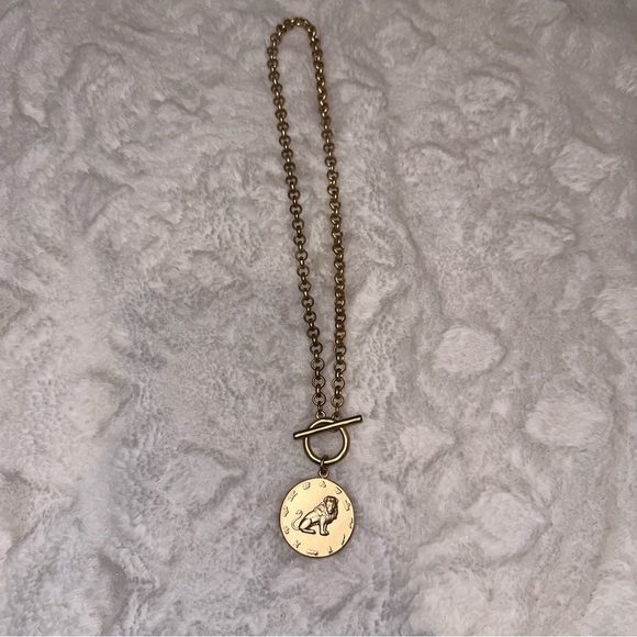 Leo Zodiac Sign Gold Bar Closure Necklace - Picture 5 of 5